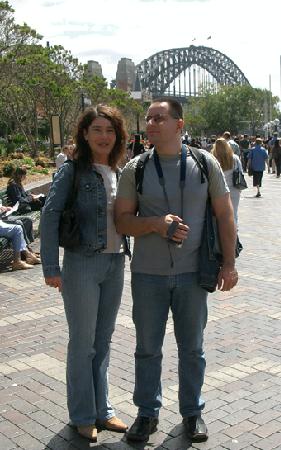Corinni und Volker vor Harbour Bridge, Sydney